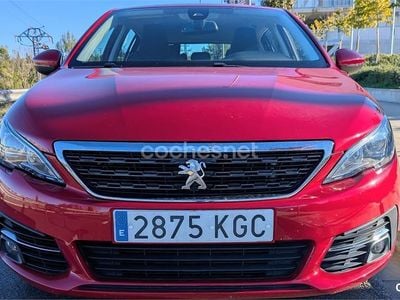 Usado Peugeot 308 Active 100 CV (73 kW) 2017 Rojo Berlina