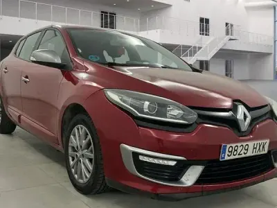 Usado Renault Mégane III 116 CV (85 kW) 2014 Rojo