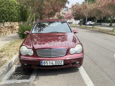 Usado Mercedes C200 Elegance 163 CV (119 kW) 2004 Granate Berlina