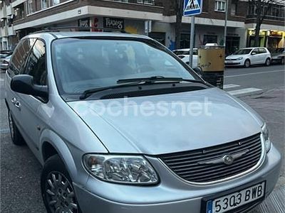 Usado Chrysler Voyager 140 CV (102 kW) 2002 Gris / plata Monovolumen