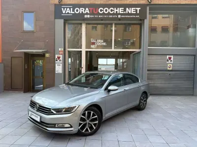 Usado VW Passat Advance 150 CV (110 kW) 2015 Gris Berlina