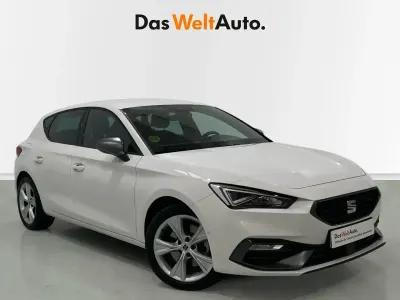 Usado Seat Leon FR 150 CV (110 kW) 2022 Blanco Berlina