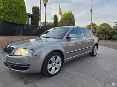 Usado Skoda Superb Elegance 140 CV (102 kW) 2007 Gris / plata Berlina