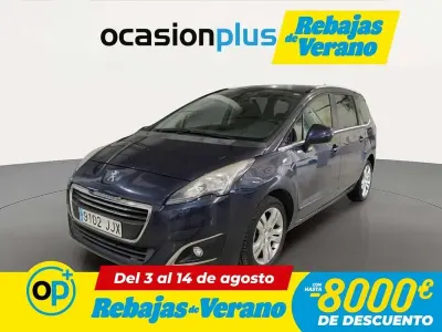 Usado Peugeot 5008 Style 131 CV (96 kW) 2015 Azul Monovolumen