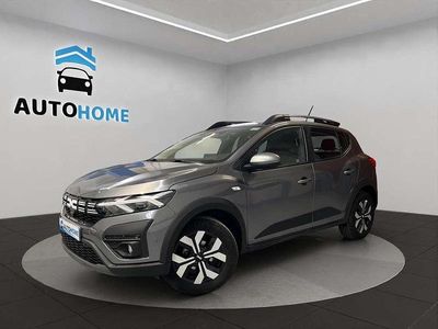 Usado Dacia Sandero Essentiel 91 CV (66 kW) 2025 Gris Utilitario