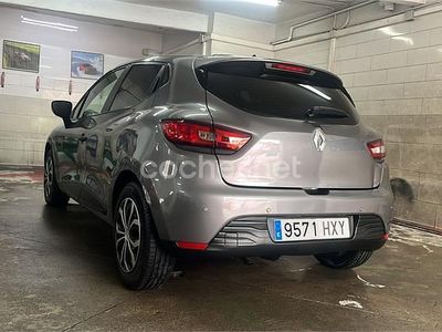 Usado Renault Clio IV Expression 75 CV (55 kW) 2014 Gris / plata Berlina