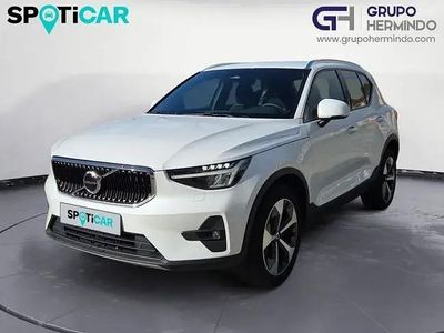 Begagnad Volvo XC40 Core 163 HK (119 kW) 2023 Vit SUV