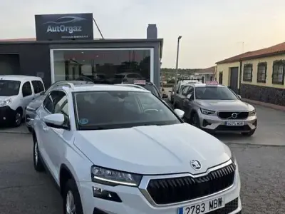 Usado Skoda Karoq Ambition 150 CV (110 kW) 2022 Blanco SUV