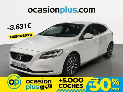Begagnad Volvo V40 Momentum 150 HK (110 kW) 2018 Vit