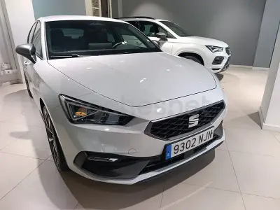 Usado Seat Leon FR 150 CV (110 kW) 2025 Blanco Berlina