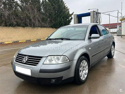 Gris / plata Usado 2004 VW Passat Advance Berlina | 2500 € (Precio justo)