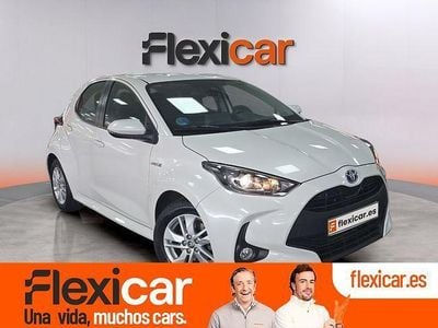 Usado Toyota Yaris Hybrid Active 116 CV (85 kW) 2021 Blanco
