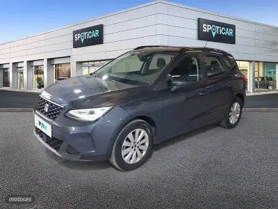 Usado Seat Arona Style 110 CV (80 kW) 2023 Gris SUV