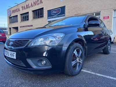 Usado Kia ProCeed 90 CV (66 kW) 2011 Negro Utilitario