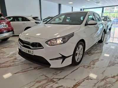Usado Kia Ceed 136 CV (100 kW) 2023 Blanco Utilitario