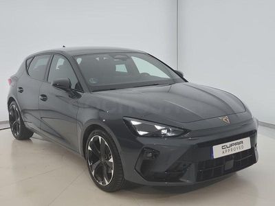 Usado Cupra Leon 150 CV (110 kW) 2025 Gris / plata Berlina