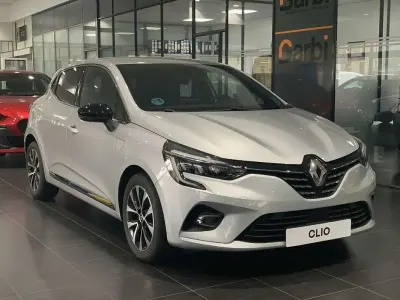 Usado Renault Clio Techno 140 CV (102 kW) 2023 Gris Utilitario