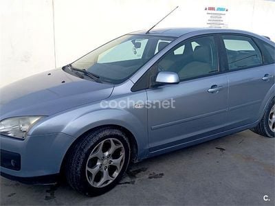 Używany Ford Focus Trend 100 KM (73 kW) 2007 Szary Sedan/Limuzyna