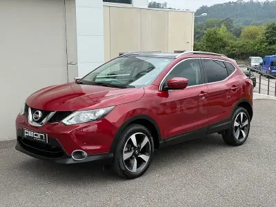Usado Nissan Qashqai N-Connecta 116 CV (85 kW) 2017 Granate SUV
