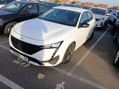 Usado Peugeot 308 Active 130 CV (95 kW) 2022 Blanco Berlina