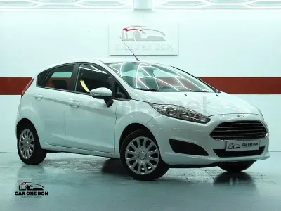 Usado Ford Fiesta Trend 82 CV (60 kW) 2015 Blanco Utilitario