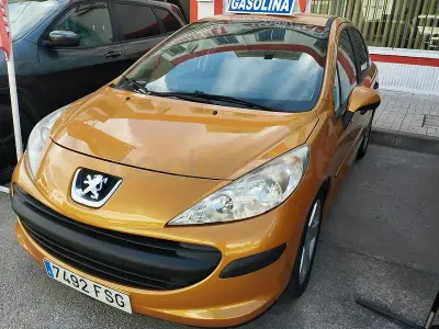 Usado Peugeot 207 75 CV (55 kW) 2007 Naranja Berlina