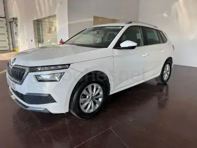 Usado Skoda Kamiq Ambition 110 CV (80 kW) 2022 Blanco SUV
