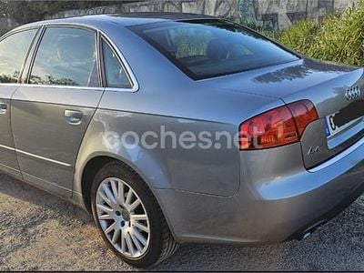 Usado Audi A4 140 CV (102 kW) 2004 Gris / plata Berlina