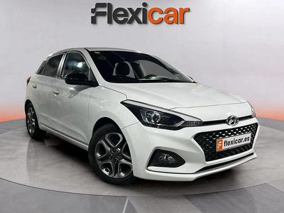 Usado Hyundai i20 100 CV (73 kW) 2019 Blanco Berlina