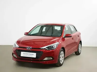 Usado Hyundai i20 85 CV (62 kW) 2017 Rojo Berlina