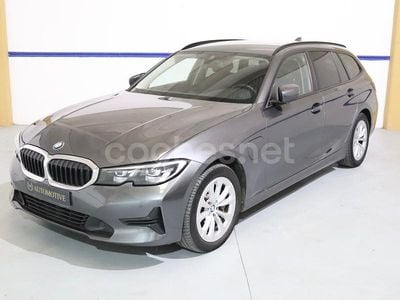 Gris / plata Usado 2021 BMW 330e Comfort Edition Familiar | 22.990 € (Super precio)