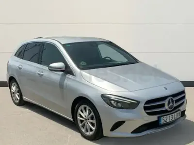 Usado Mercedes B180 136 CV (100 kW) 2019 Gris / plata Utilitario