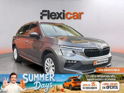 Usado Skoda Kamiq Selection 115 CV (84 kW) 2024 Gris / plata SUV