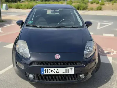 Usado Fiat Punto Young 69 CV (50 kW) 2014 Azul Utilitario