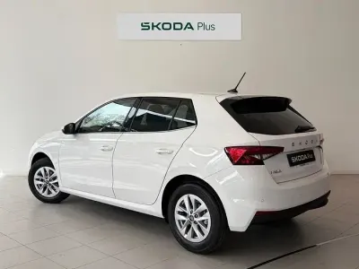 Usado Skoda Fabia Selection 95 CV (69 kW) 2024 Blanco Utilitario
