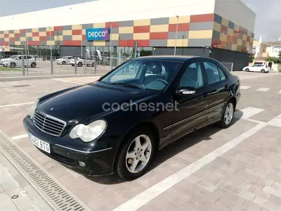 Usado Mercedes C200 Avantgarde 163 CV (119 kW) 2002 Negro Berlina