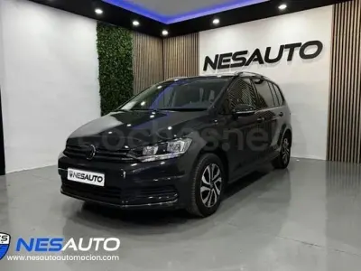 Usado VW Touran Advance 125 CV (91 kW) 2022 Gris / plata Monovolumen