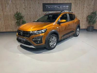 Usado Dacia Sandero Comfort 90 CV (66 kW) 2021 Naranja Berlina