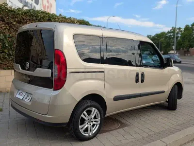 Usado Fiat Doblò Easy 90 CV (66 kW) 2016 Marrón Monovolumen