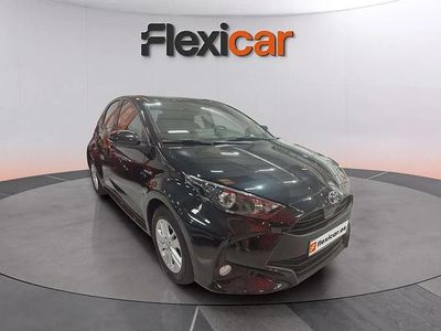 Usado Toyota Yaris Hybrid Active 116 CV (85 kW) 2021 Negro Utilitario