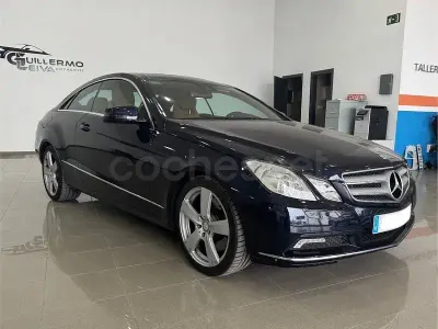 Usado Mercedes E500 Avantgarde 388 CV (285 kW) 2010 Azul Coupe