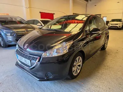 Usado Peugeot 208 Active 68 CV (50 kW) 2012 Negro Utilitario