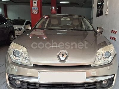 Beige Usado 2010 Renault Laguna III Authentique Berlina | 5700 € (Precio justo)