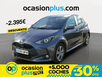 Begagnad Toyota Yaris Hybrid Active 116 HK (85 kW) 2024 Grå Sedan