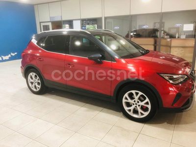 Usado Seat Arona FR 150 CV (110 kW) 2023 Granate SUV