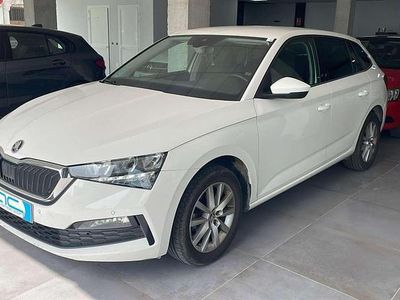 Usado Skoda Scala Ambition 95 CV (69 kW) 2022 Blanco Utilitario
