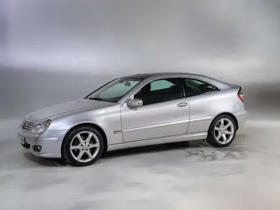 Usado Mercedes C180 Sport Edition 143 CV (105 kW) 2007 Plateado Coupe