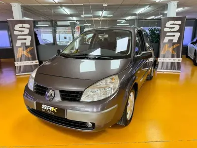 Usado Renault Scenic E-Tech Dynamique 105 CV (77 kW) 2005 Gris Monovolumen