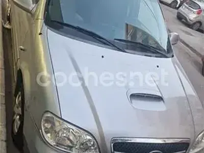 Usado Kia Carnival EX 144 CV (105 kW) 2004 Gris / plata Monovolumen