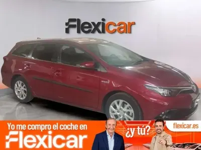 Usado Toyota Auris Hybrid Active 136 CV (100 kW) 2018 Rojo Utilitario